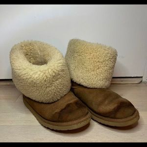 Ugg beige boots
Can be folded up
In fair condition
